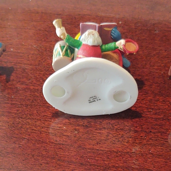 Department 56 Heritage Village Collection Sing A Song For Santa 56316 Christmas - Picture 10 of 10